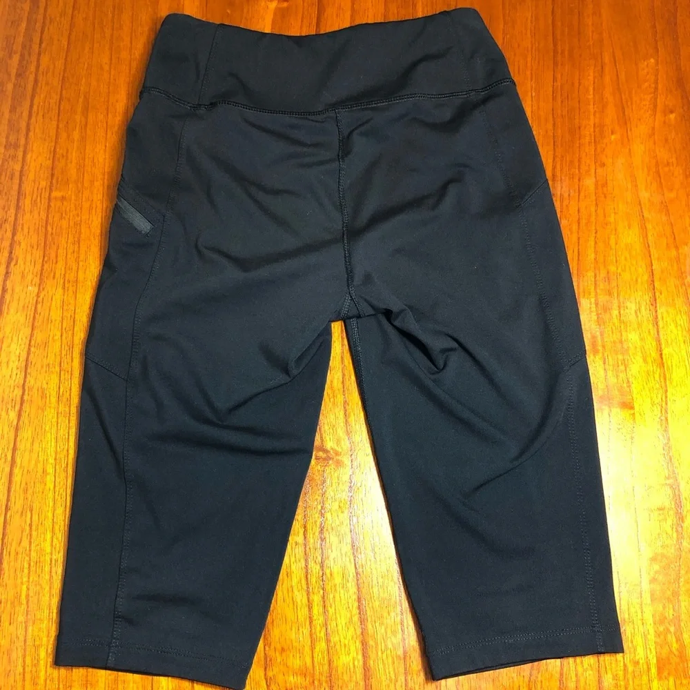 Eddie Bauer Capri leggings with pockets